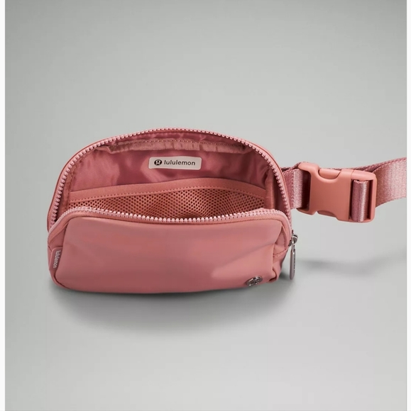 FREE GIFT! 🎁+ Lululemon Everywhere Belt Bag Pink Pastel Nylon Fanny Pack - Picture 5 of 10